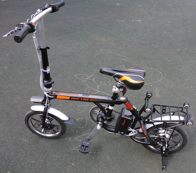 электровелосипед Airwheel R3 - внешний вид (слева)