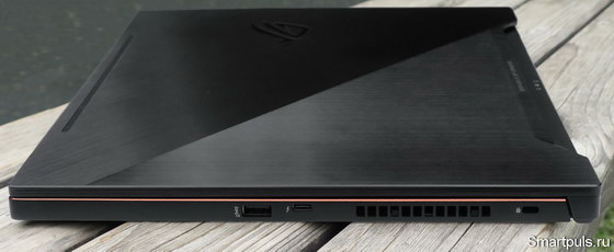 Игровой ноутбук ASUS ROG Zephyrus M GM501GS - вид справа
