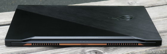 Игровой ноутбук ASUS ROG Zephyrus GX501GI - вид сзади
