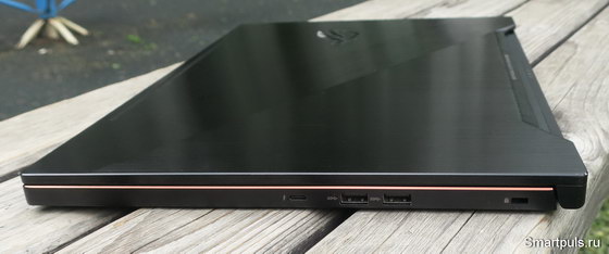 Игровой ноутбук ASUS ROG Zephyrus GX501GI - вид справа