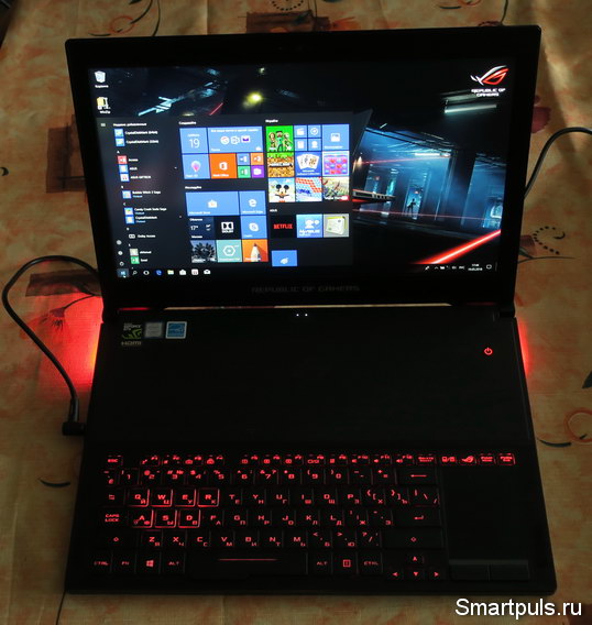 Тест и обзор игрового ноутбука ASUS ROG Zephyrus GX501GI - клавиатура с подсветкой