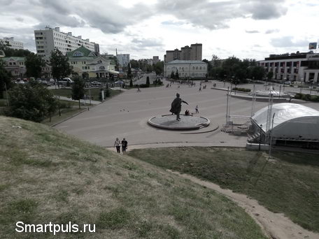 Пример фотографии со слабой цветовой насыщенностью (г. Дмитров, центральная площадь)