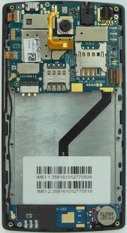 Фото смартфона DEXP Ixion XL240 Triforce в частично разобранном виде