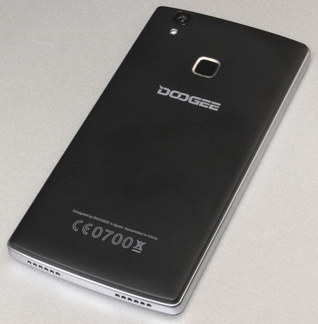 Телефон Doogee x5max - вид сзади