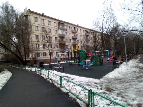 Московский дворик (Тест камеры смартфона Fly FS526 Power Plus 2)