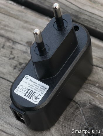 Зарядное устройство смартфона Fly FS526 Power Plus 2