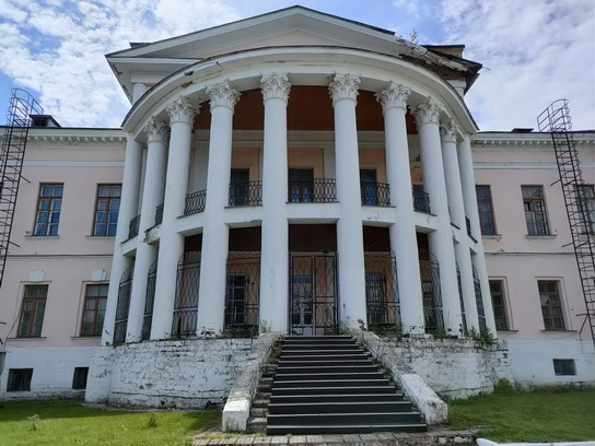 Усадьба Дубровицы, постепенное разрушение, фото 2025 г.