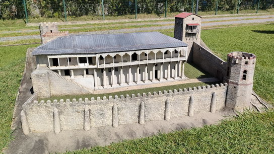 Парк миниатюр (пока не опознанная крепость)