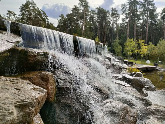 Искусственный водопад в парке Малевича - его главный "козырь"