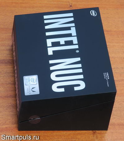 Упаковка мини-компьютера (платформы) Intel NUC NUC8i7HVK