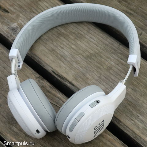 обзор Bluetooth наушников с микрофоном и кабельным подключением jbl e45bt