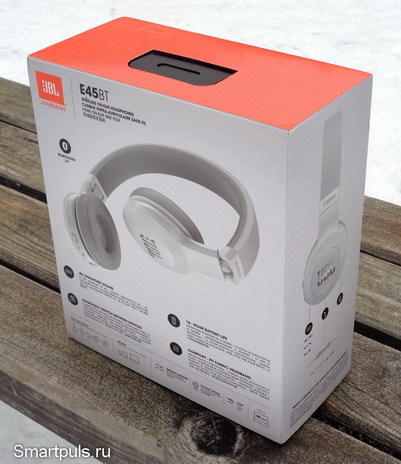 Упаковка наушников JBL E45BT