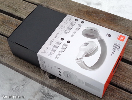 Упаковка наушников JBL E45BT