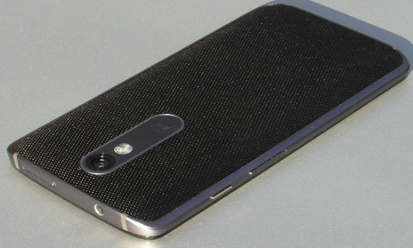 Телефон Motorola X Force, вид сбоку
