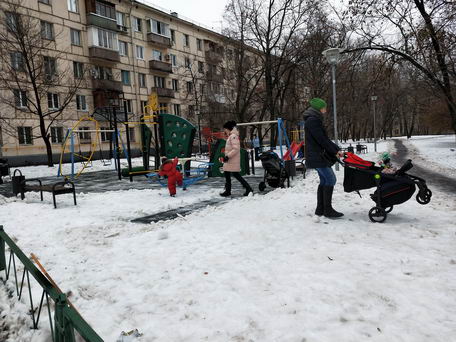 Московский дворик зимой