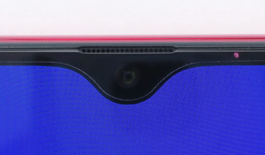 Фронтальная камера и разговорный динамик смартфона OPPO RX17 Neo
