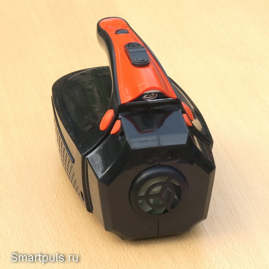 Автомобильный пылесос Classmark со снятым контейнером для мусора