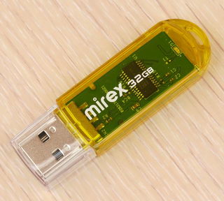 Прозрачная флешка Mirex Elf 32 ГБ - обзор