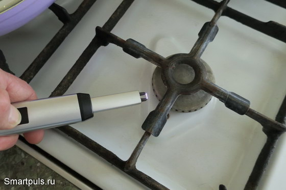 газовая зажигалка в работе