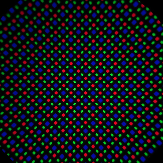 Увеличение 160x. Экран смартфона типа AMOLED под микроскопом