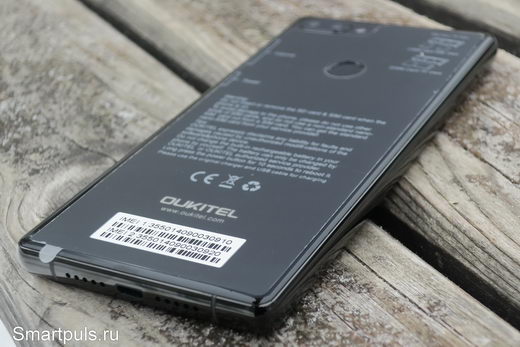 Тест и обзор  Oukitel Mix 2 - вид сзади