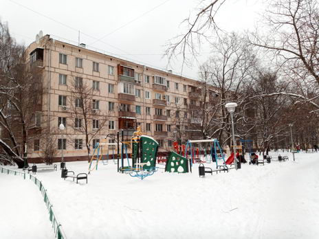 Московский дворик между "хрущевками"