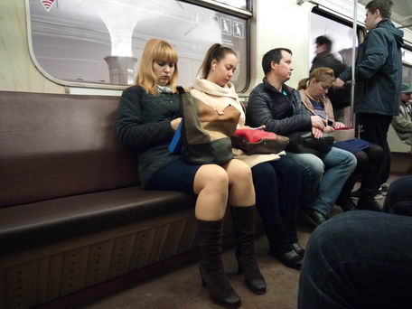Пассажиры в московском метро
