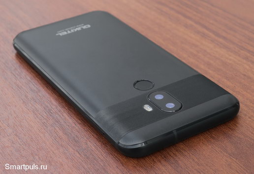 обзор смартфона Oukitel U18 - вид сзади