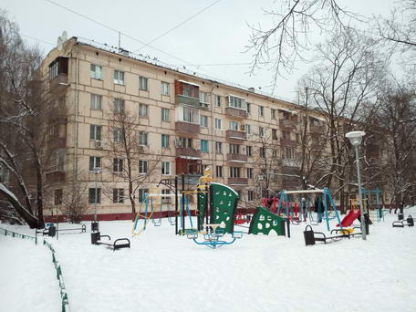 Тест камеры смартфона Uhans U100. Московский дворик