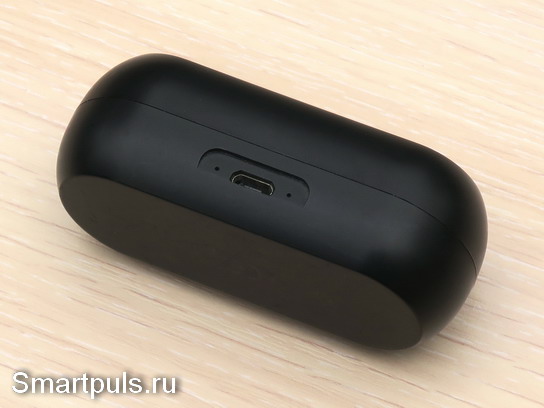 Передняя сторона кейса для наушников QCY T1C