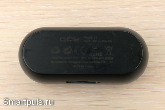 Нижняя сторона кейса для наушников QCY T1