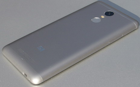 Смартфон Xiaomi Redmi Note 3 - вид сзади